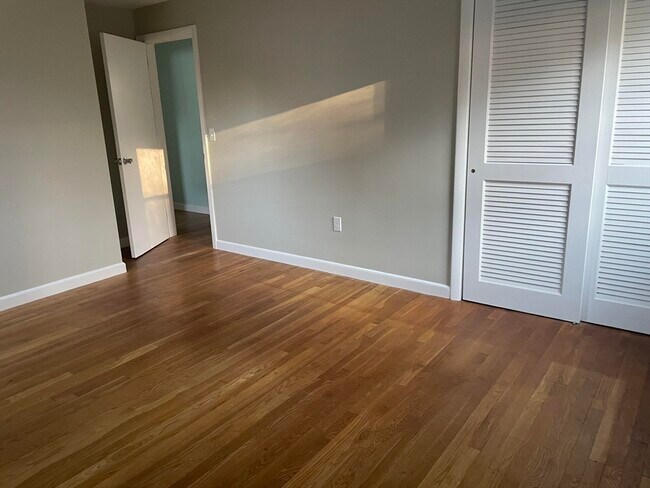 Building Photo - 31 Glenmere St