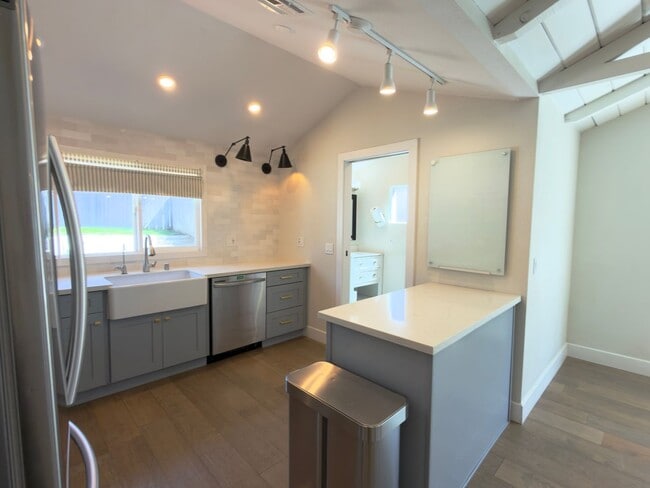 Building Photo - Newly Remodeled 3 bedroom home with AC