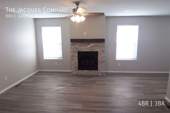 Building Photo - 800 E Daniels St