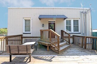 Building Photo - 4BR/2.5BA Urban Charm Meets Creative Energ...