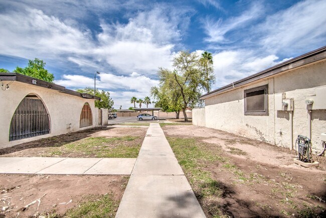 Building Photo - Charming 3 bedroom Townhome near MCC & Med...