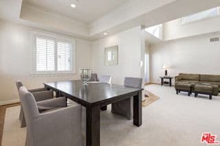 Building Photo - 132 S Maple Dr