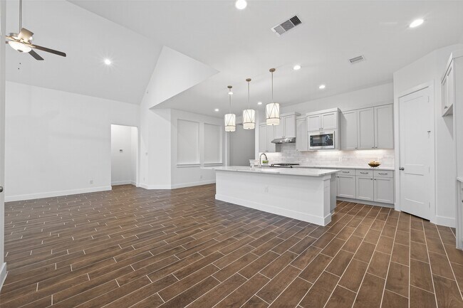 Building Photo - 18338 Tiger Flowers Dr