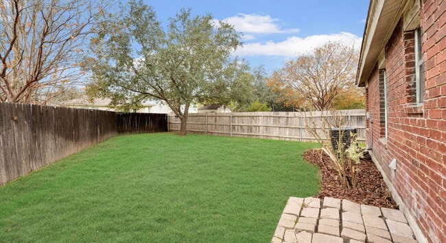 Building Photo - "Charming 3-Bedroom Oasis on Cherokee Blvd with 2 Full Baths – 1425 Sq Ft of Cozy Living in New B...