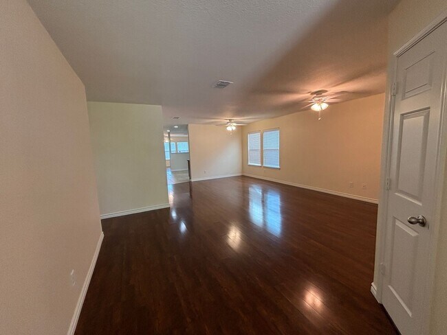 Building Photo - Spacious and Beautifully Maintained Arlington Home in Harris Ridge
