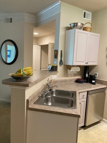 All-Inclusive Furnished 2 Bedroom 2 Bath Condo for Rent in Madison @ Park West - 1300 Park W Blvd