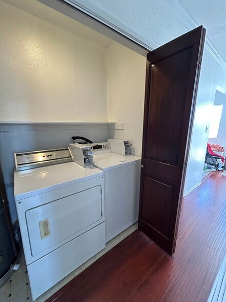 Laundry room open - 1156 N Chicago St