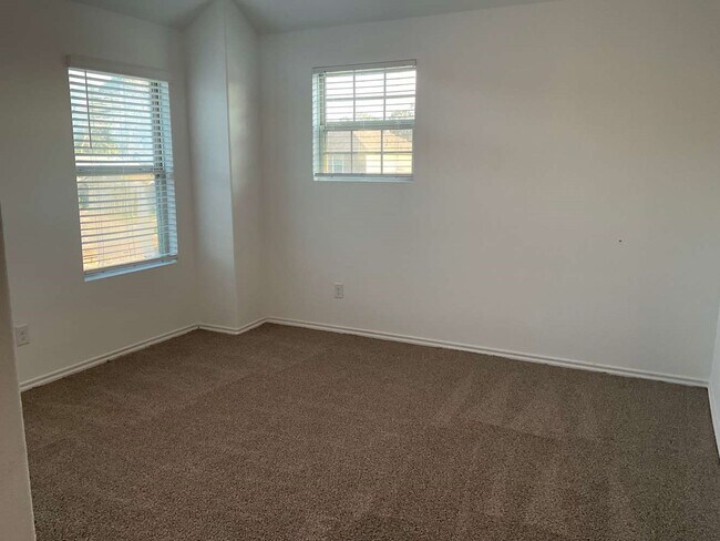 Building Photo - 22303 Stoney Ravine Dr