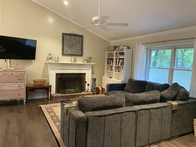 Building Photo - 6 Hunters Ridge Dr