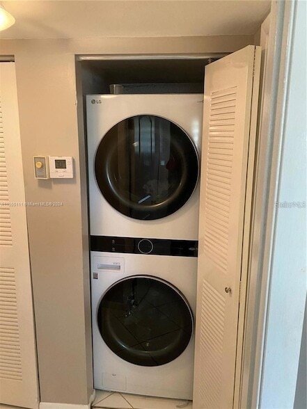 Building Photo - 2205 S Cypress Bend Dr