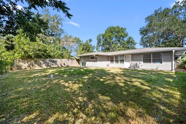 Building Photo - 6138 Kenilwood Dr