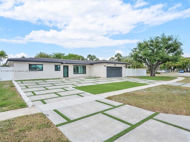 Building Photo - 1650 NW 114th Ave