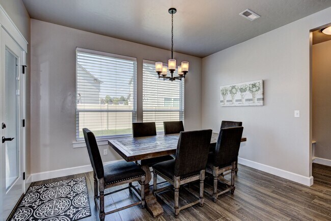 Building Photo - Beautiful Home in the Heart of Eagle