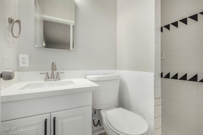 Building Photo - 4911 E Culver St