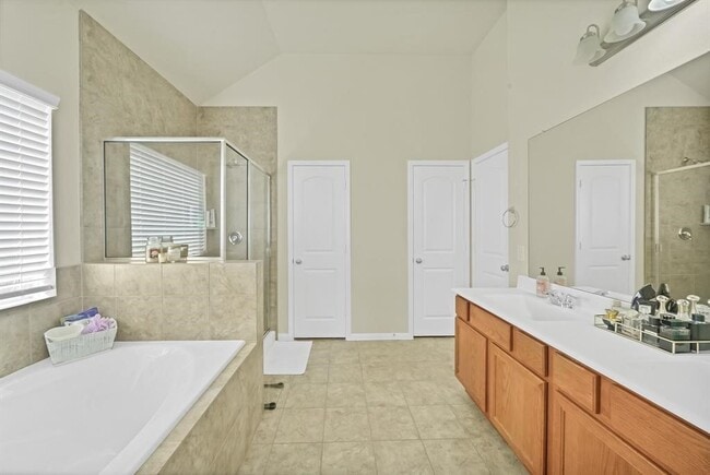 Building Photo - 10402 Lake of the Ozarks Dr