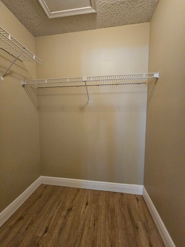 Building Photo - 2950 Olivewood Terrace