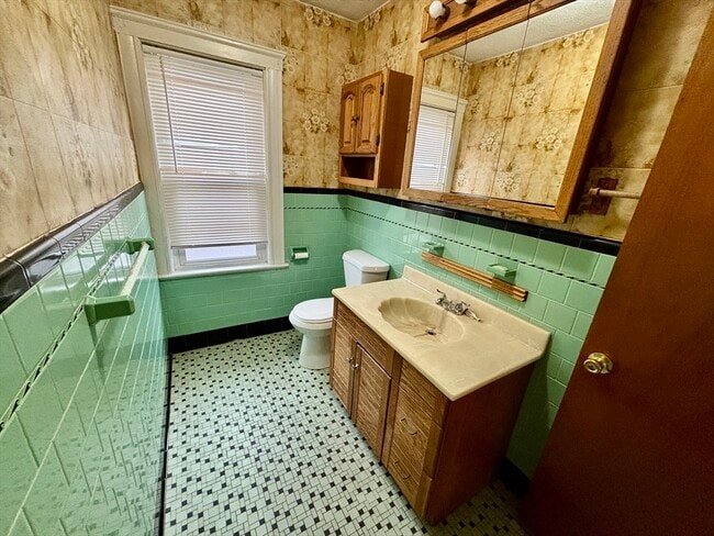 Building Photo - 19 Forest Ave