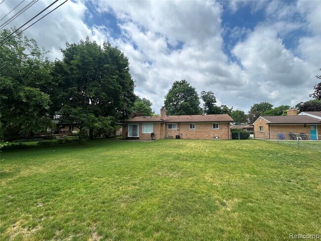 Building Photo - 129 Pleasant Lake Dr