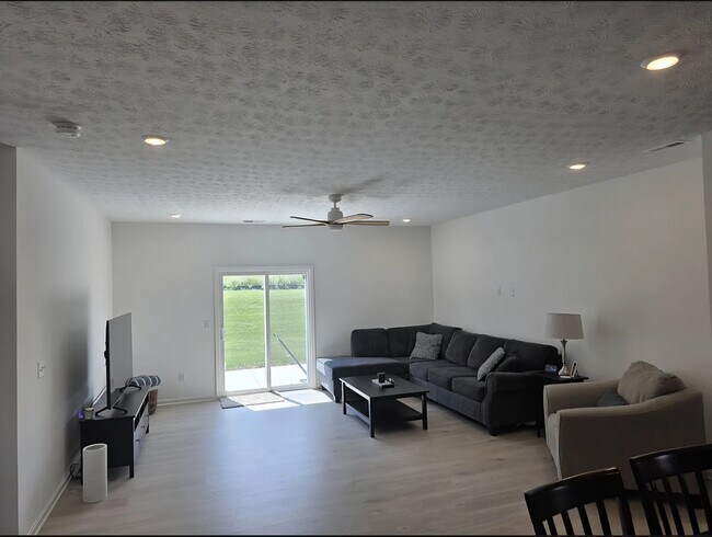 Building Photo - 4158 Tingle Dr