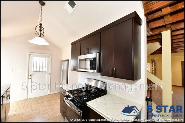 Building Photo - 908 Bolivia St