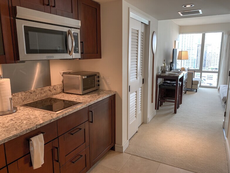 Building Photo - 223 Saratoga Rd