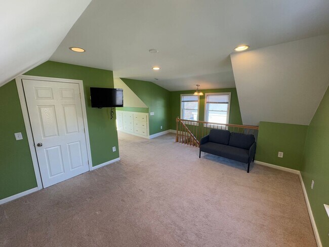 Building Photo - Spacious 4-Bedroom Single Family Rental in Amesbury - Available Now!