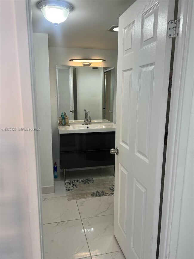 Building Photo - 1351 NE Miami Gardens Dr