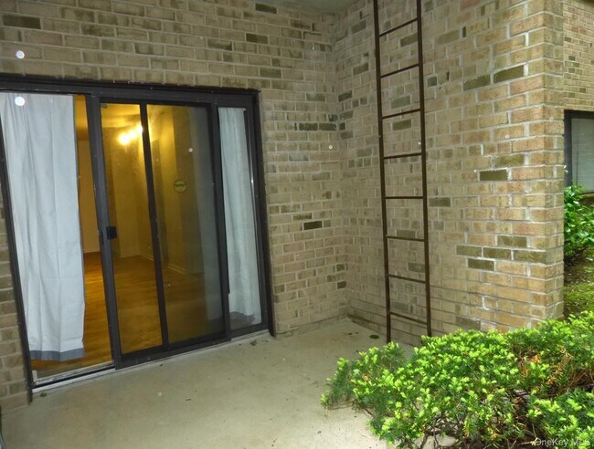 Building Photo - 715 Kennedy Dr