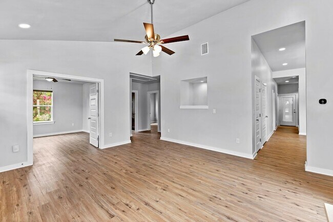 Building Photo - 100 Bryson Bend