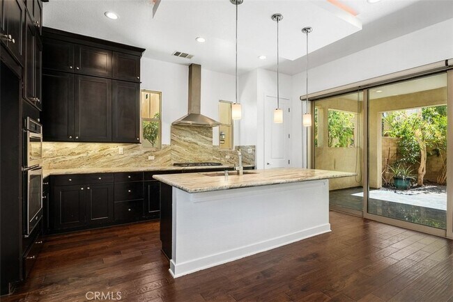 Building Photo - 123 Interval