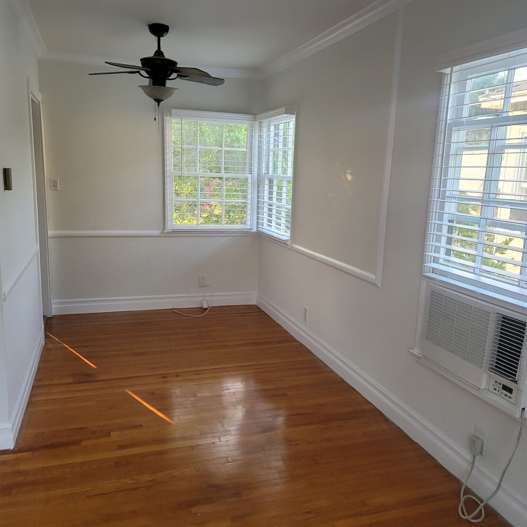 Building Photo - 5025 Cahuenga Blvd