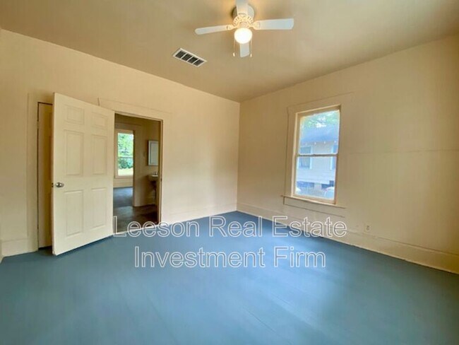 Building Photo - 2540 Dupont St