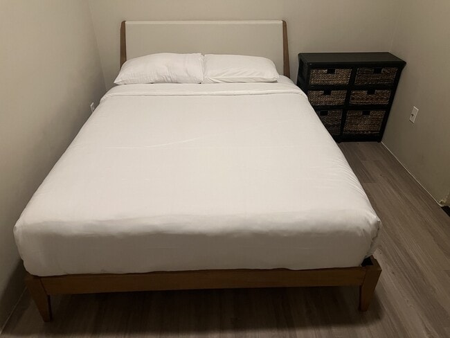 Building Photo - 353 E Bonneville Ave