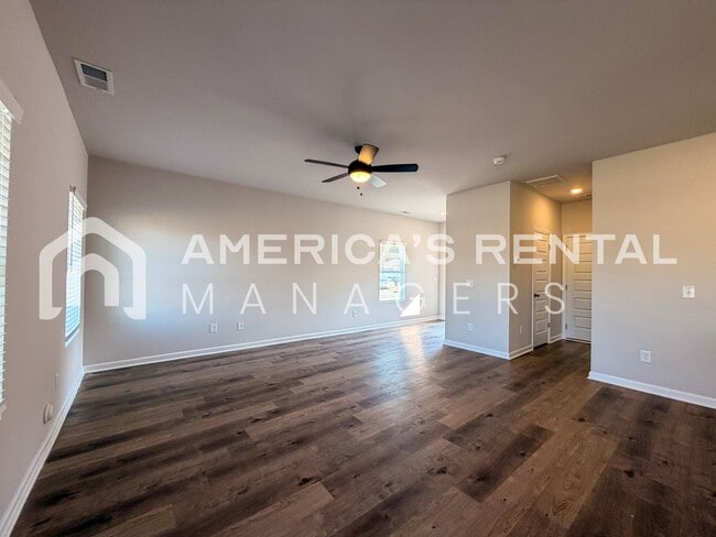 Building Photo - Spacious Two Story Home with Loft!