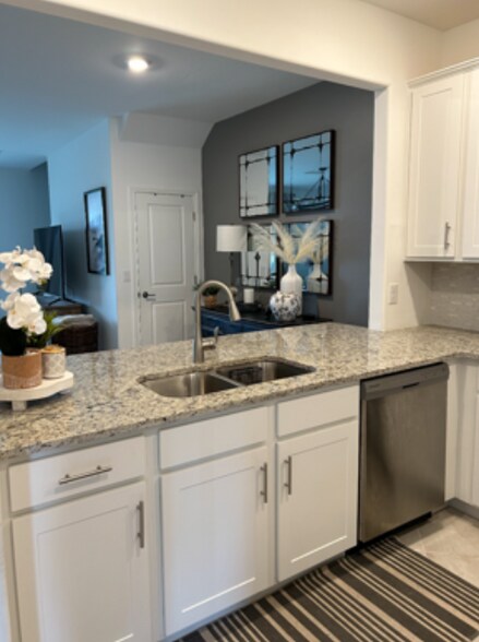 Building Photo - 15057 Lyla Ter