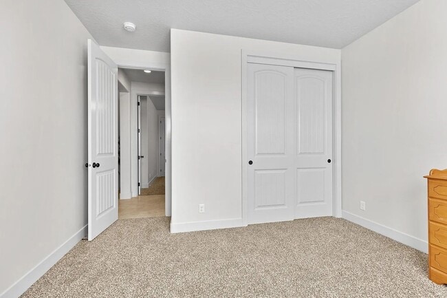 Building Photo - 3 Bedroom Home in Washington's Premier Bri...
