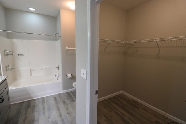 Building Photo - 221 Wooded Crossing Cir