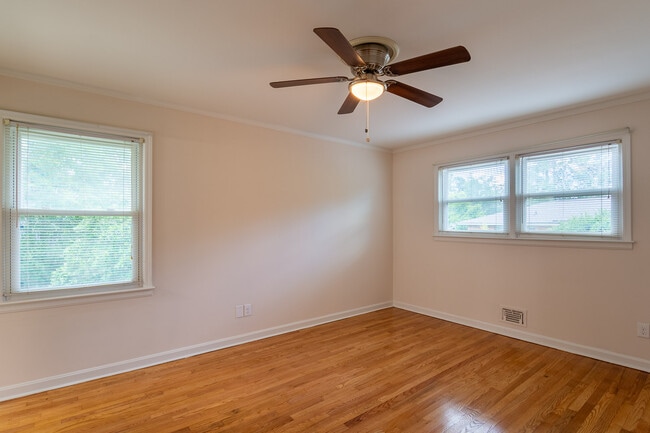 Building Photo - 3003 Stratford Dr