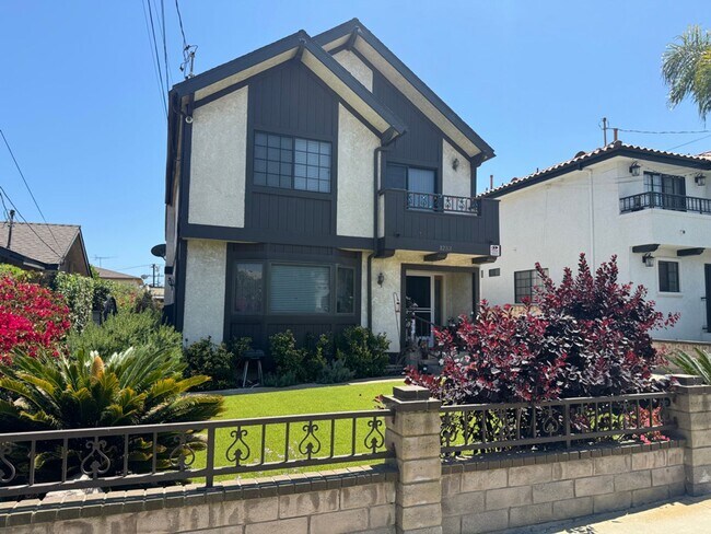 Building Photo - 023rd St 1253