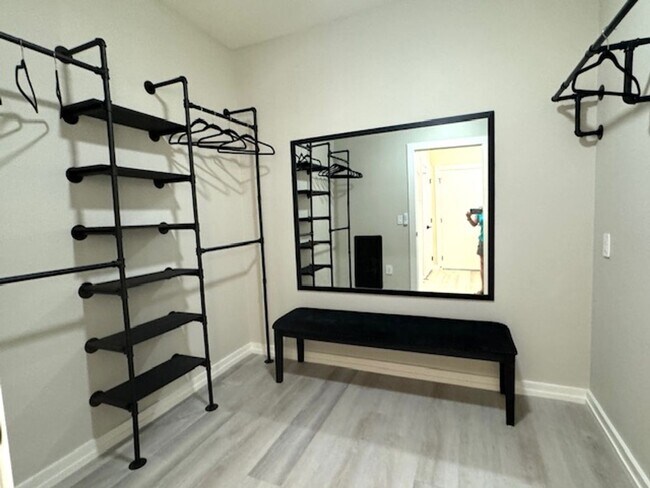 Building Photo - Luxurious Penthouse Studio condo at Zilker