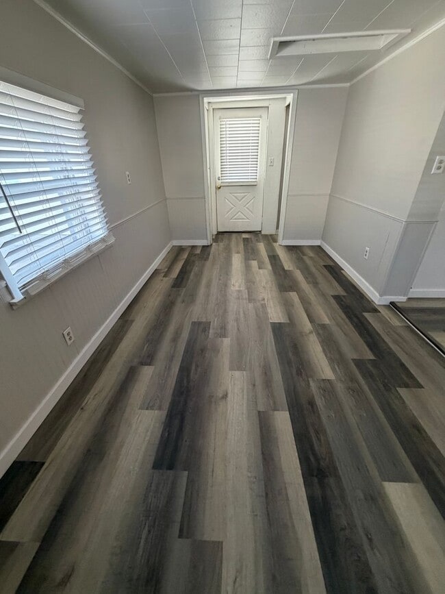 Building Photo - Charming 3-bed, 2-bath Single Family Home!