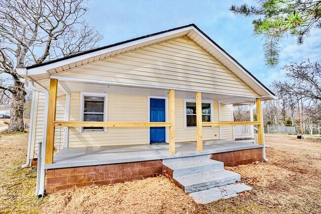 Building Photo - 360 W Darby Rd