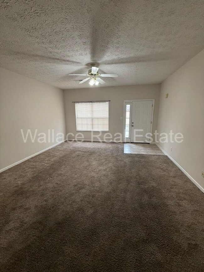 Building Photo - TOWNHOME IN FARRAGUT! 2 BEDROOM, 2.5 BATH ...