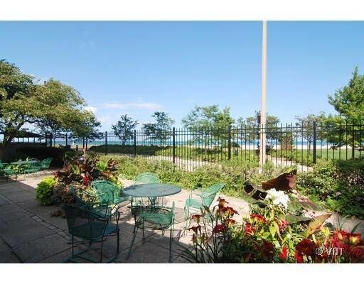 Patio with grills - 5757 N Sheridan Rd