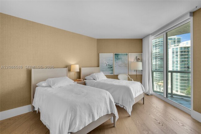 Building Photo - 16400 Collins Ave