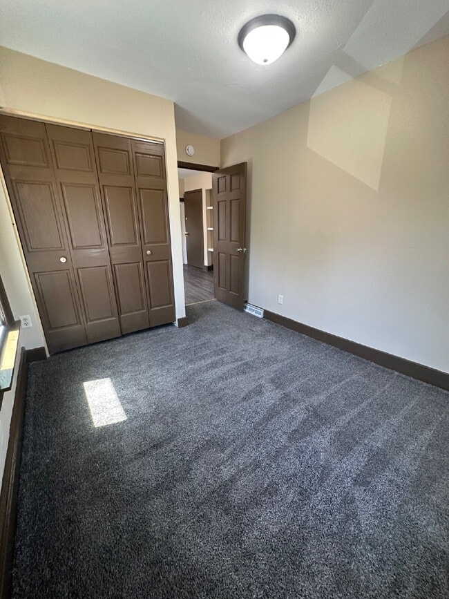 Building Photo - 316 Linn St