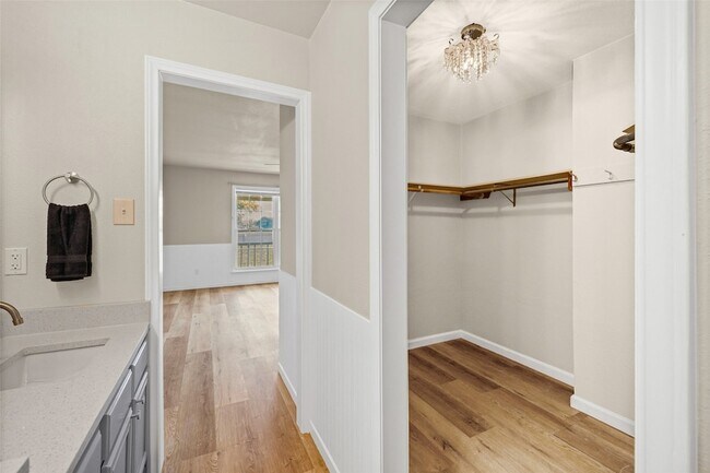 Building Photo - 201 Gail Dr