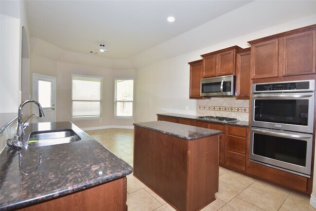 Building Photo - 5623 S Denham Ridge Ln