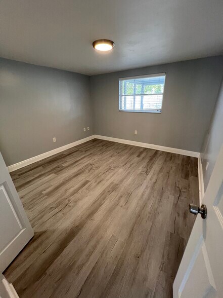Building Photo - 5337 Pasadena Dr