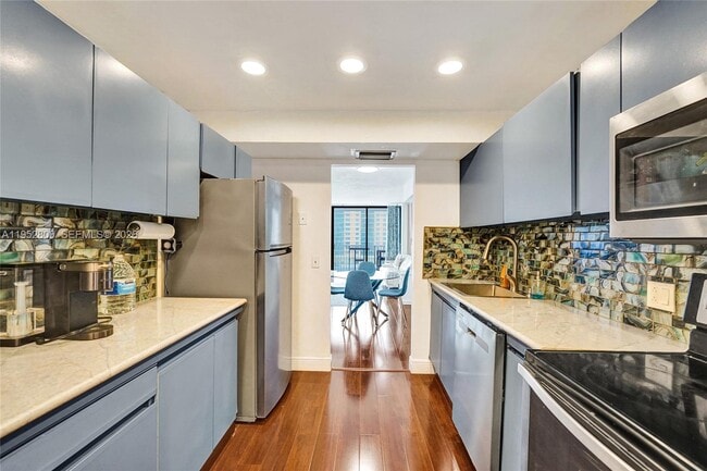 Building Photo - 2201 S Ocean Dr